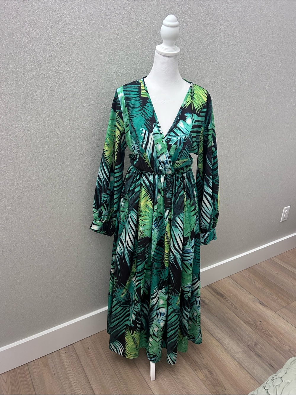 Tropical Green Leaf Print Maxi Dress